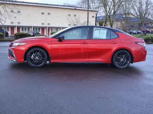 Used 2022 Toyota Camry XSE image 3