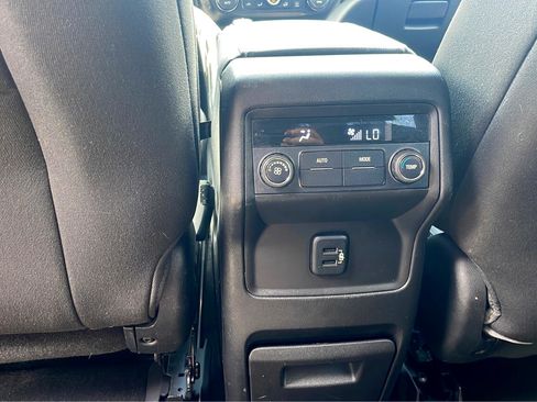 Used 2018 GMC Acadia SLE image 28