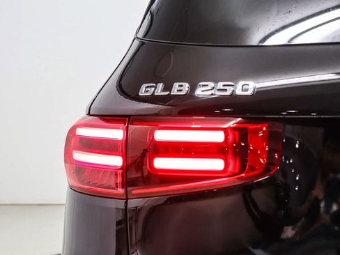 Used 2024 Mercedes-Benz GLB 250 image 11