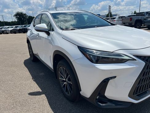 Used 2024 Lexus NX 250 FWD image 12