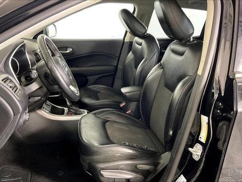 Used 2017 Jeep Compass Latitude w/ Cold Weather Group FWD image 30