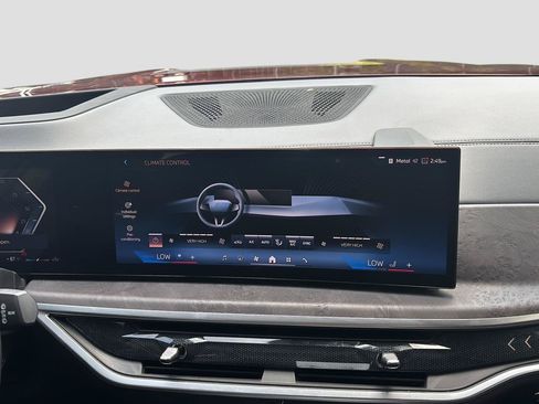 Used 2024 BMW X7 xDrive40i w/ Premium Package AWD/4WD image 14