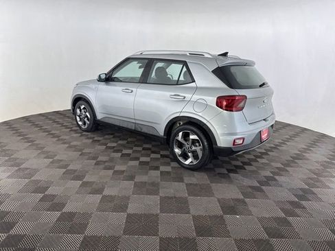 Used 2022 Hyundai Venue SEL FWD image 7