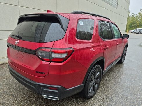 Certified 2025 Honda Pilot Sport image 7