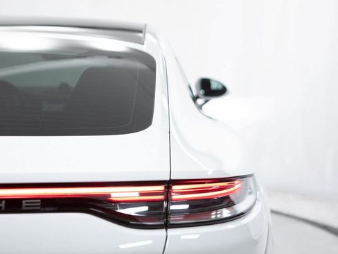 Certified 2023 Porsche Panamera Platinum Edition image 37