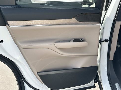 New 2025 Volvo EX90 Ultra image 16