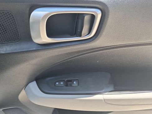 Used 2025 Hyundai Venue SEL FWD image 33
