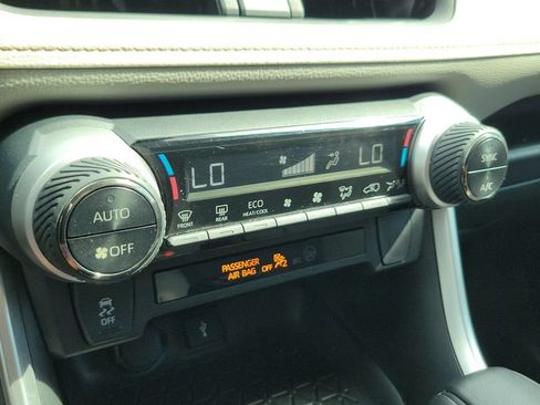 Used 2020 Toyota RAV4 XLE AWD/4WD image 20