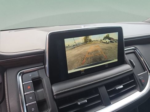 Used 2022 Chevrolet Suburban Premier AWD/4WD image 24