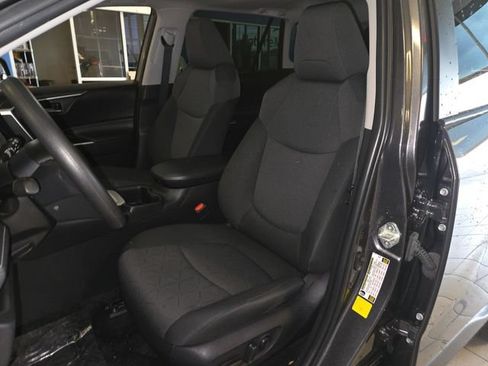 Used 2024 Toyota RAV4 XLE w/ Convenience Package FWD image 11