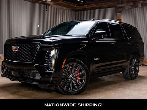 Used 2026 Cadillac Escalade V w/ LPO, Floor Liner Package AWD/4WD image 4