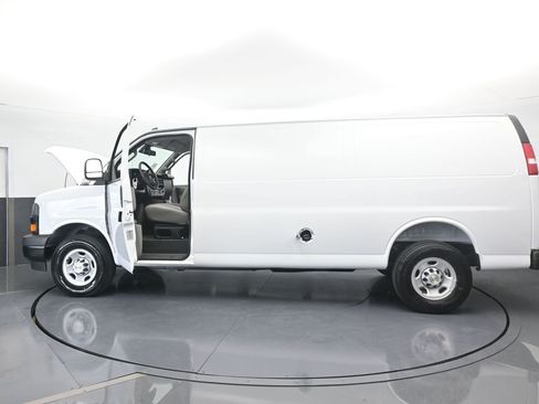 New 2025 Chevrolet Express 3500 Extended w/ Driver Convenience Package image 67