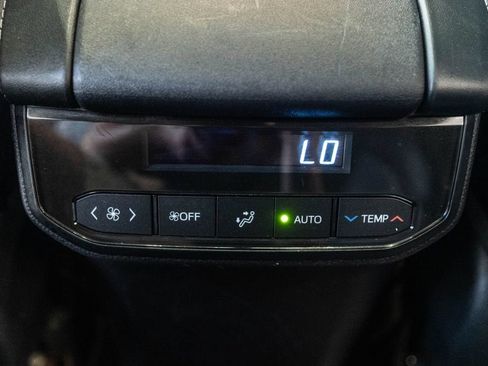 Used 2023 Toyota Highlander XLE AWD/4WD image 31