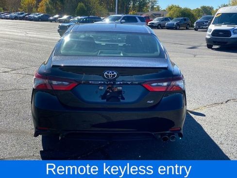 Used 2022 Toyota Camry SE image 4