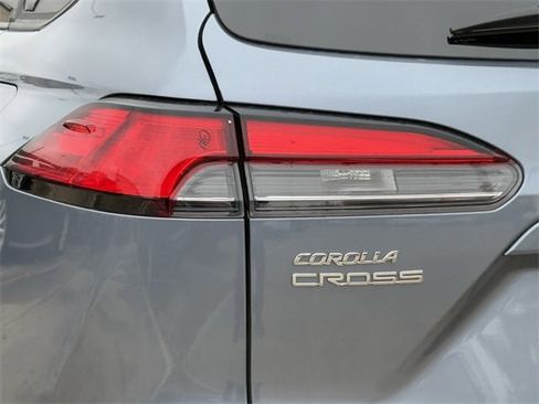 Used 2023 Toyota Corolla Cross XLE image 6