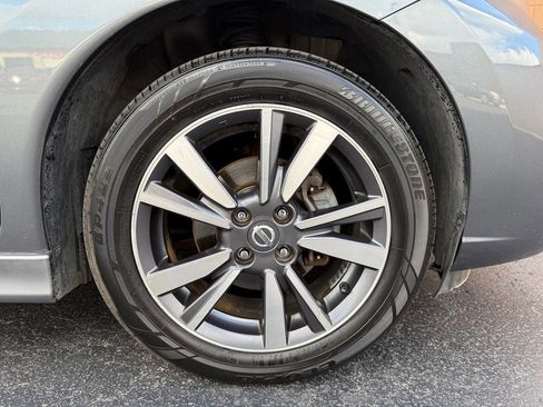 Used 2018 Nissan Versa Note SR image 9