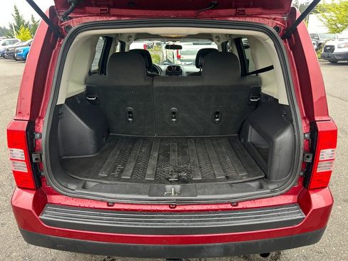 Used 2014 Jeep Patriot Sport w/ Power Value Group AWD/4WD image 28