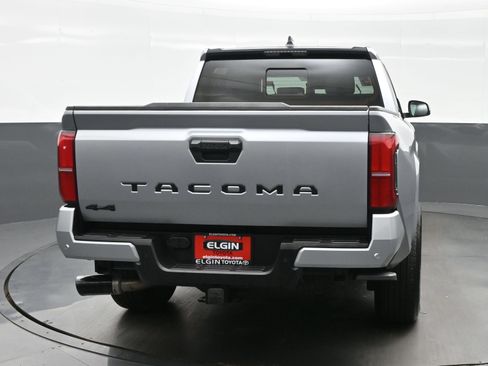 Used 2025 Toyota Tacoma SR5 AWD/4WD image 5