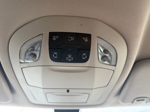 Used 2022 Chrysler Voyager LX FWD image 22