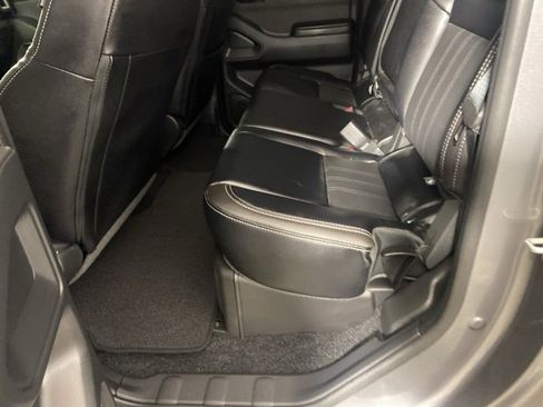 Used 2025 Nissan Frontier SL image 18