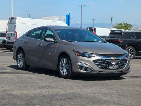 Used 2025 Chevrolet Malibu LT FWD image 2