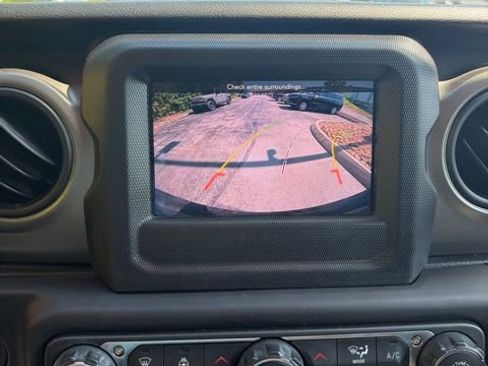 Used 2018 Jeep Wrangler Unlimited Sport S AWD/4WD image 19
