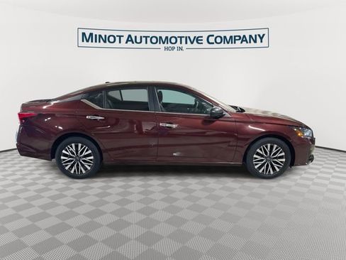 Used 2024 Nissan Altima 2.5 SV FWD image 9