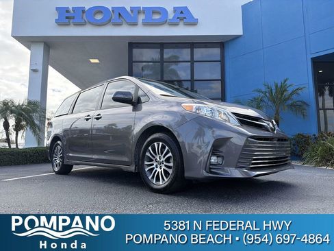 Used 2019 Toyota Sienna XLE w/ XLE Navigation Package image 1