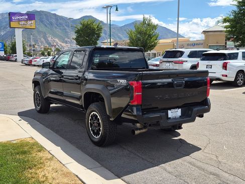 Used 2025 Toyota Tacoma TRD Off-Road AWD/4WD image 9