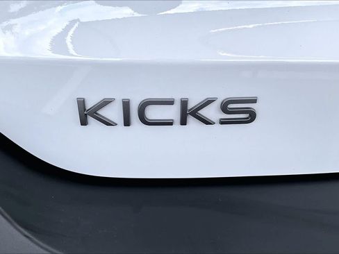 Used 2025 Nissan Kicks SV w/ Charging Package FWD image 10