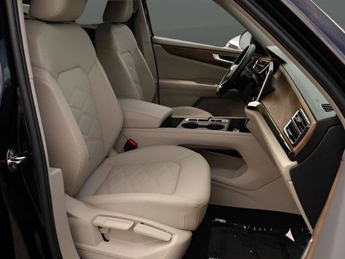 Certified 2025 Volkswagen Atlas SE FWD image 22