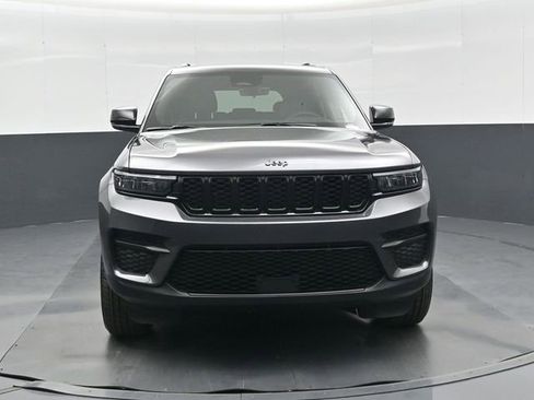 New 2025 Jeep Grand Cherokee Altitude image 9