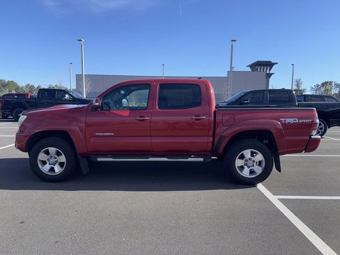 Used 2015 Toyota Tacoma PreRunner w/ TRD Sport Package image 4