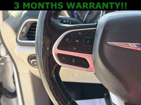 Used 2021 Chrysler Pacifica Touring-L FWD image 39