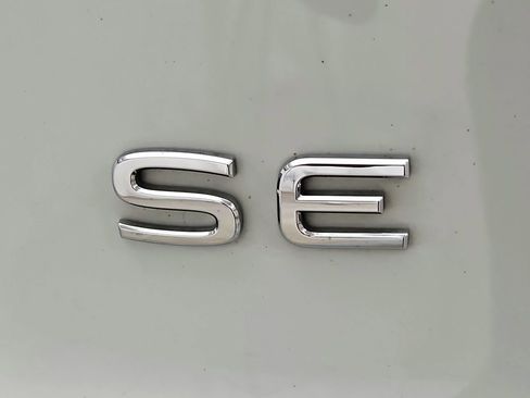 Used 2021 Volkswagen Atlas Cross Sport SE w/ Panoramic Sunroof Package image 34