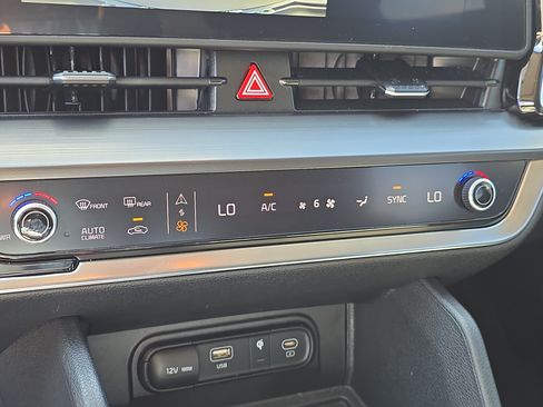 Used 2024 Kia Sportage EX FWD image 24