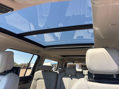 Used 2022 Jeep Wagoneer Series II w/ Premium Group I image 10