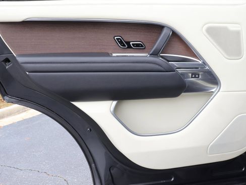 Used 2023 Land Rover Range Rover Long Wheelbase Autobiography image 12