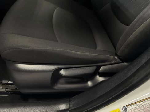 Used 2020 Toyota Corolla LE image 22