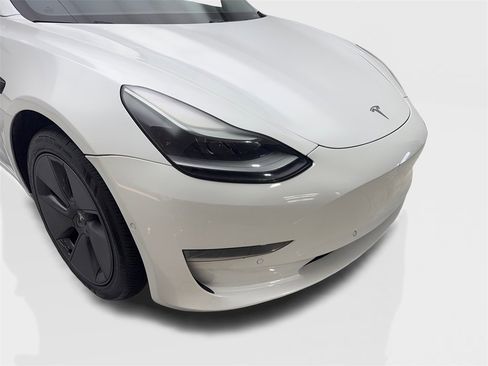 Used 2021 Tesla Model 3 Standard Range Plus image 17