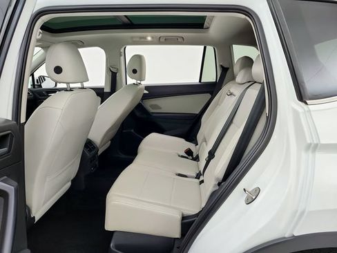 Used 2021 Volkswagen Tiguan SE w/ Panoramic Sunroof Package AWD/4WD image 25