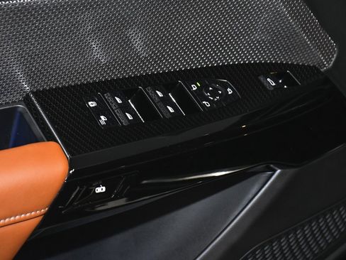 Used 2025 BMW 760i xDrive image 11