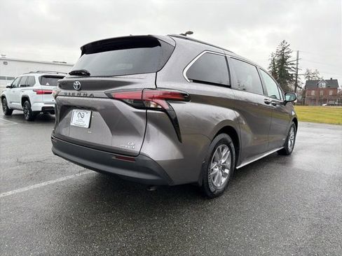 Used 2021 Toyota Sienna LE image 9