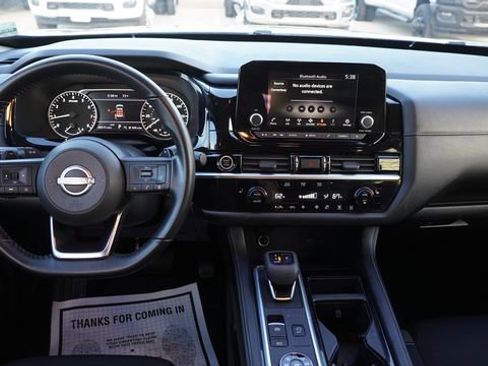 Used 2024 Nissan Pathfinder SV image 16