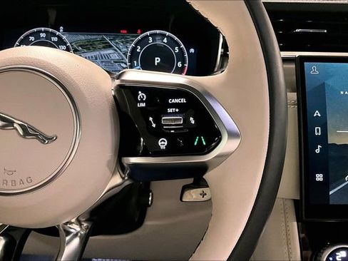 Certified 2025 Jaguar F-PACE R-Dynamic S image 21