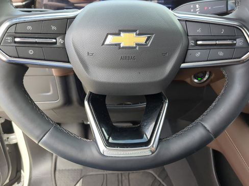 Used 2025 Chevrolet Suburban High Country image 18