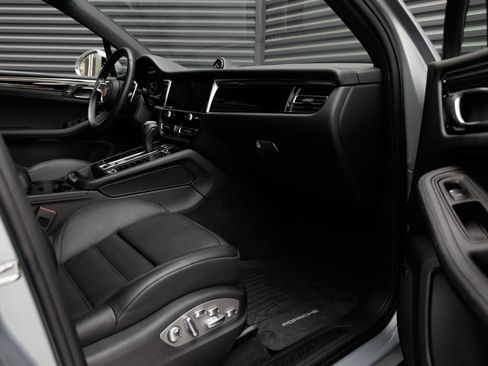 Certified 2026 Porsche Macan AWD/4WD image 35