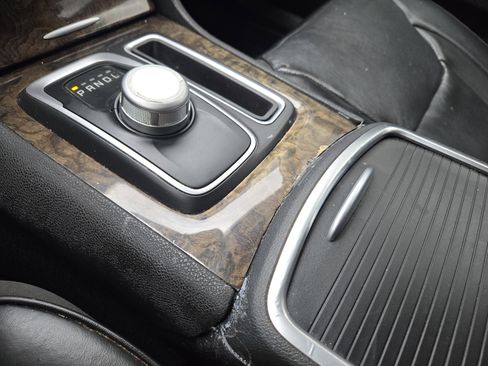 Used 2019 Chrysler 300 Limited image 21