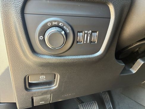 New 2026 Jeep Grand Cherokee Altitude image 25