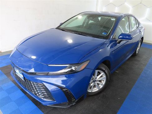 Used 2025 Toyota Camry LE FWD image 4